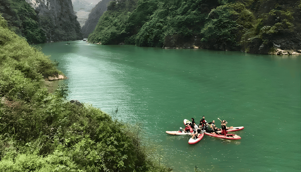 A full Nho Que River experience varies based on personal preferences and chosen activities (Source: Fanpage NHO QUE RIVER Paradise)